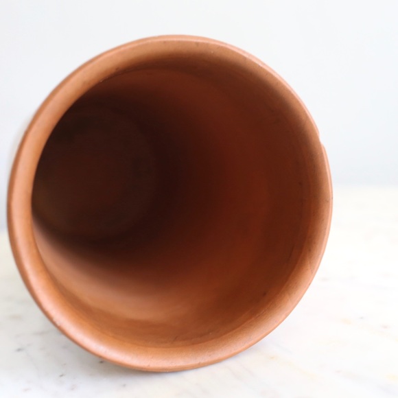 **SOLD**Tall terra cotta pot - Picture 5 of 7